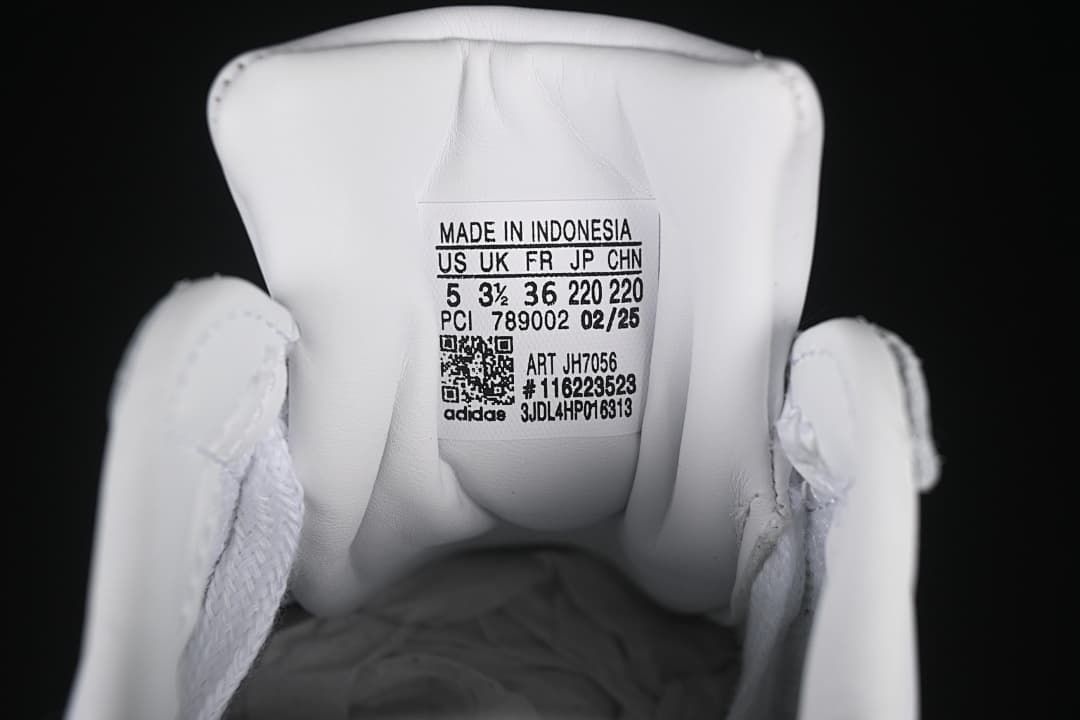 Inside shoe size label showing US 5, UK 3½, FR 36, JP 220, and CHN 220; model JH7056.