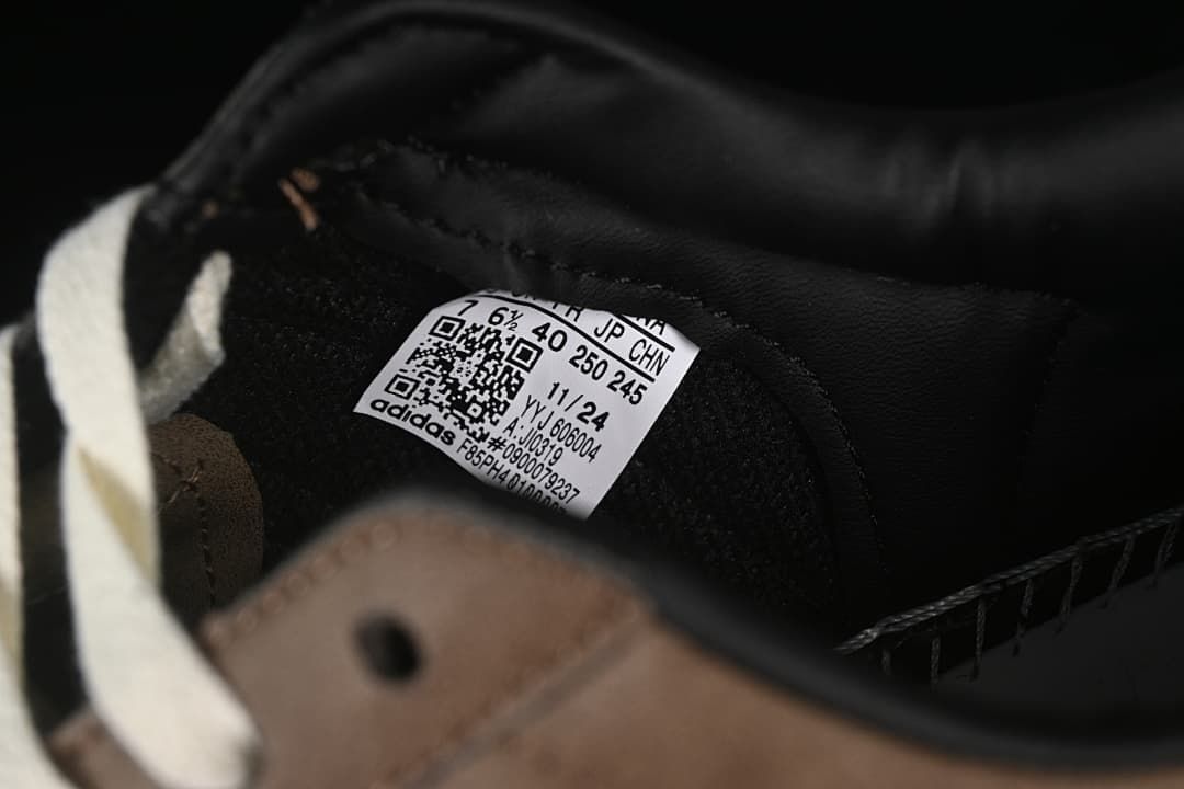 Close-up of the shoe size label showing EU 40, photographed sample only