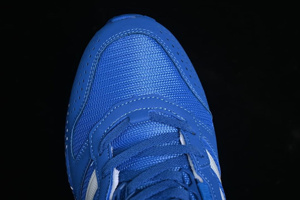 Top view of the mesh toe and lace-up front