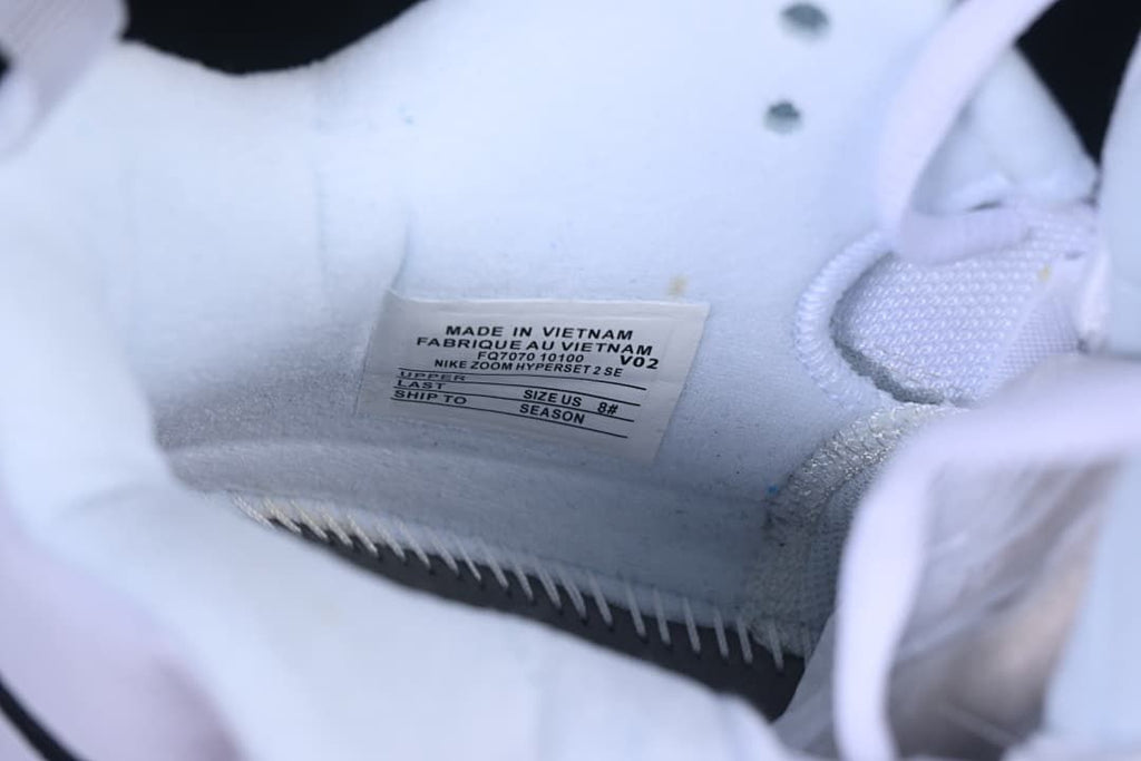 Interior label showing the sample shoe size US 8.
