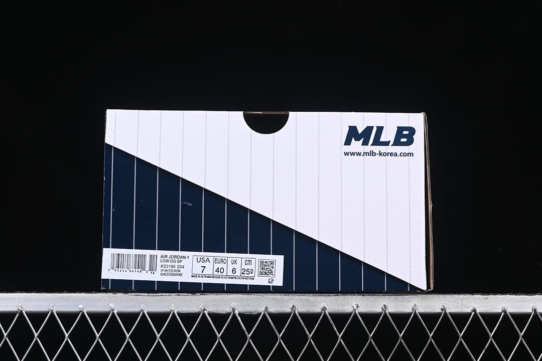 Sneaker box label showing Air Jordan 1 Low OG SP and sample size US 7, EU 40, UK 6, CM 25