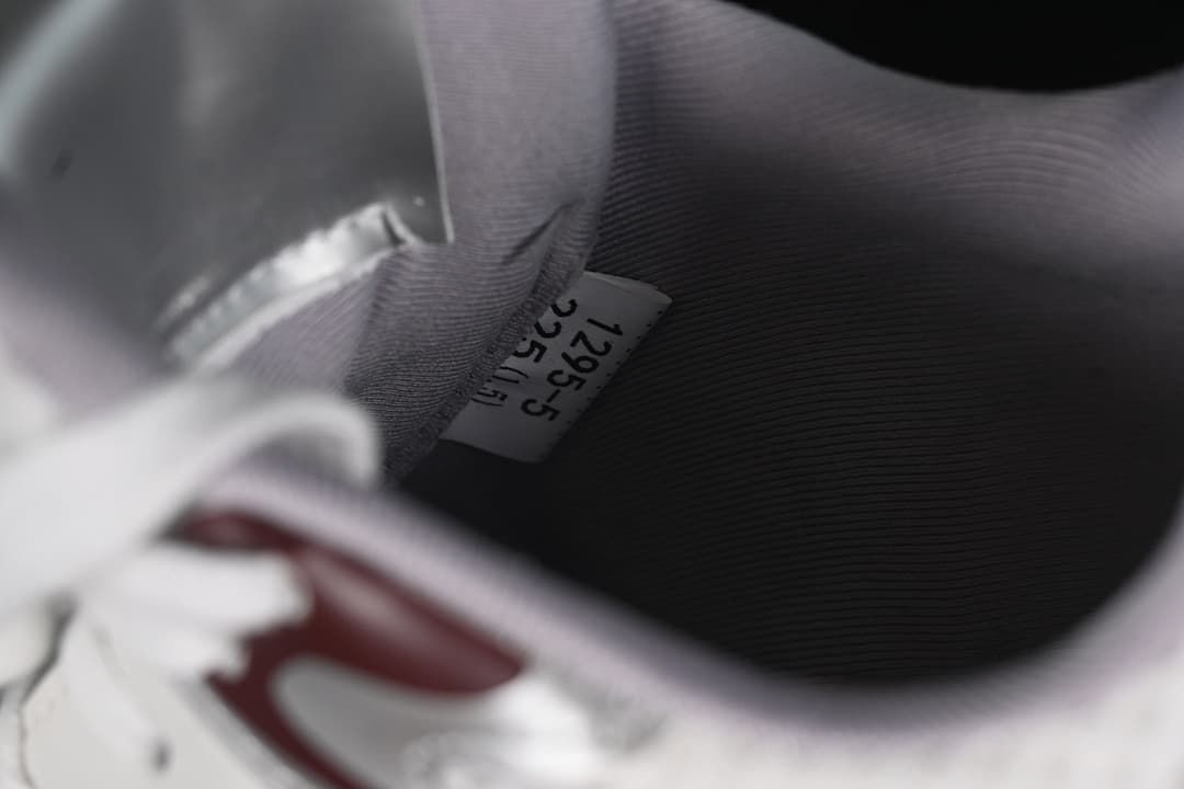 Close-up of the interior size label