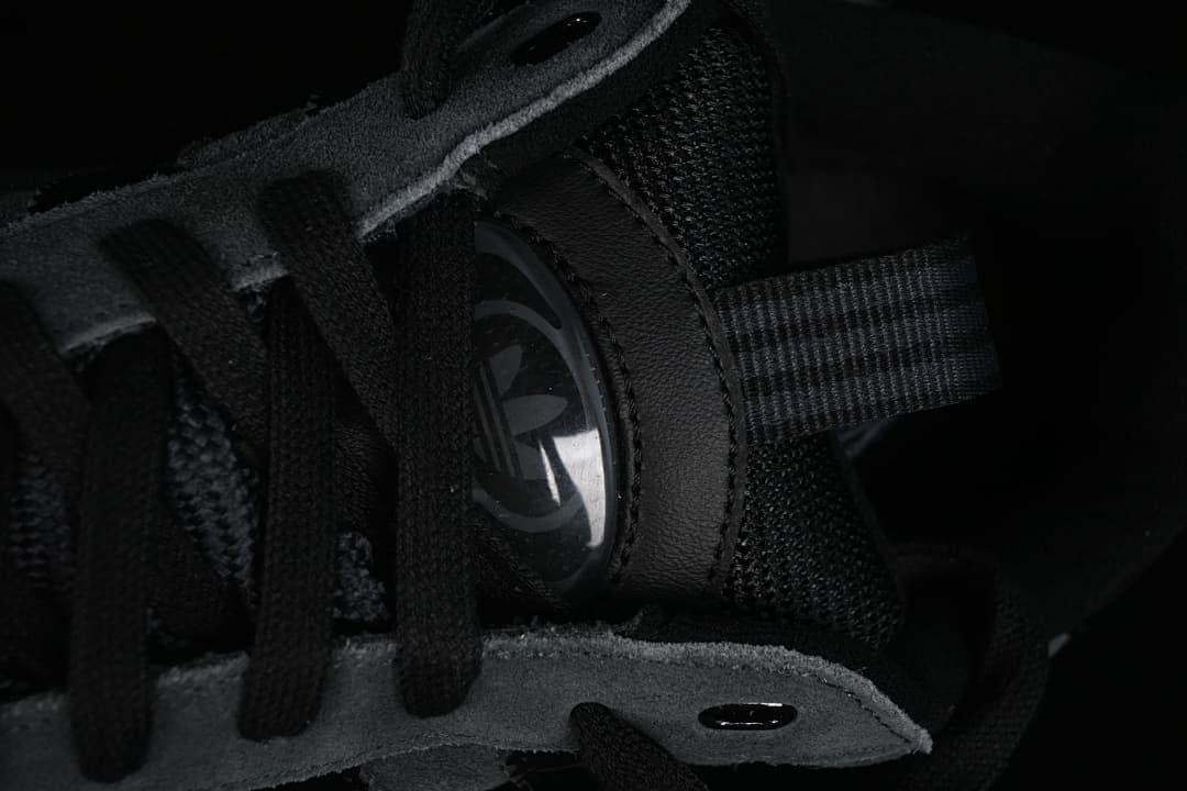 Close-up of the tongue, laces and trefoil detail