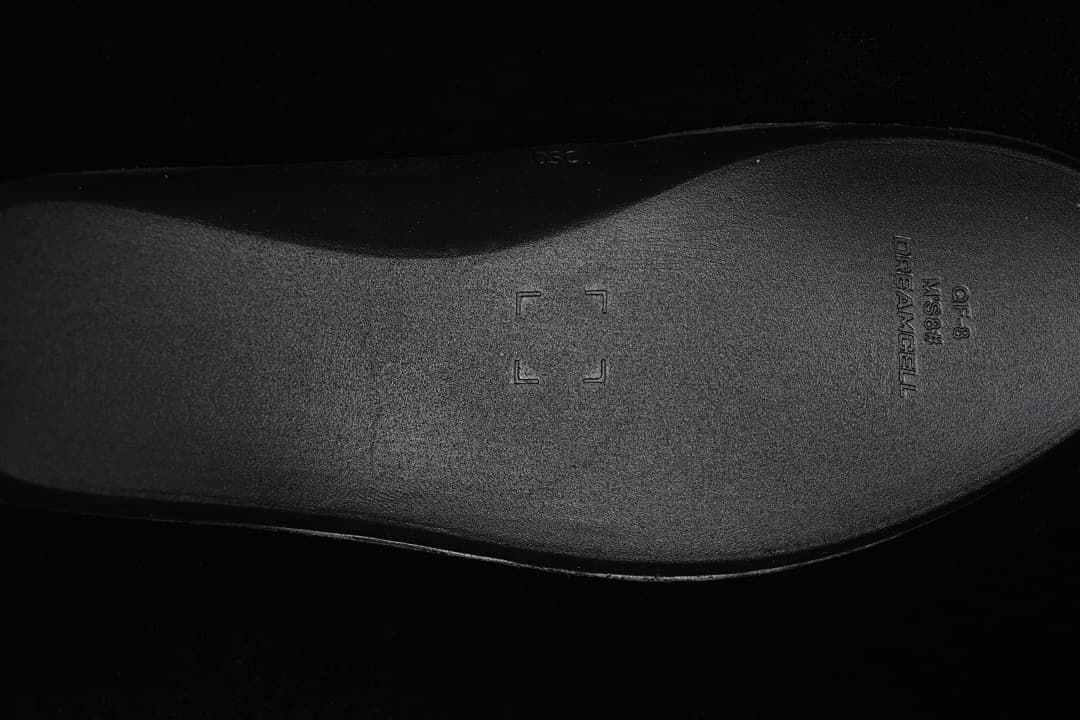 Close-up of the dark insole
