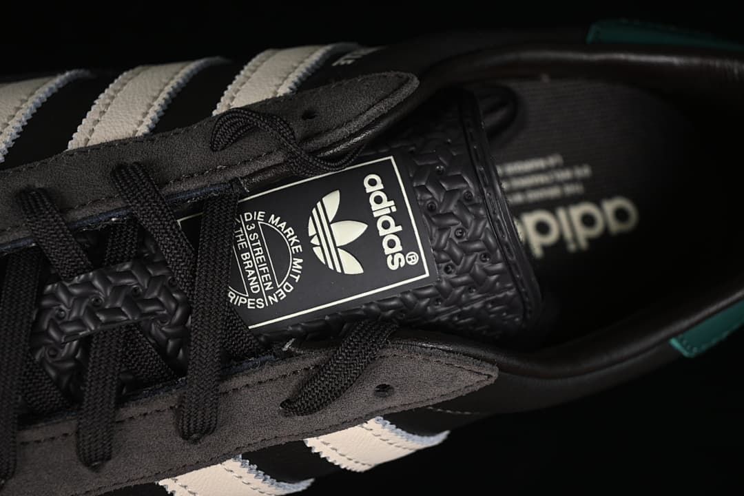 Top view of the laces and branded tongue