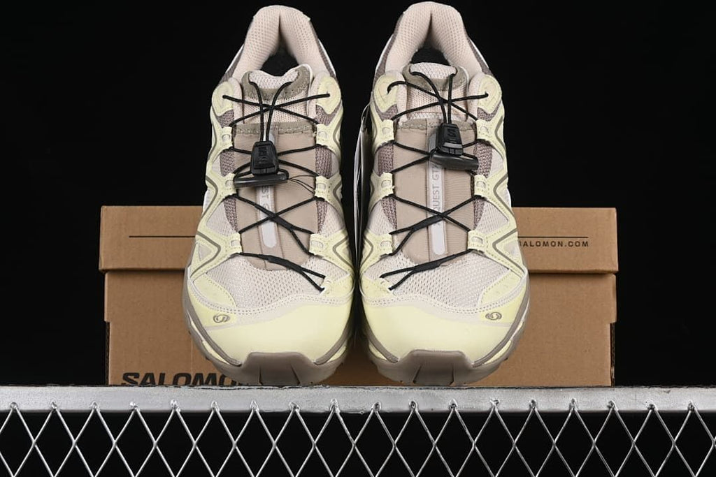 Front view of the pair displayed on a Salomon box