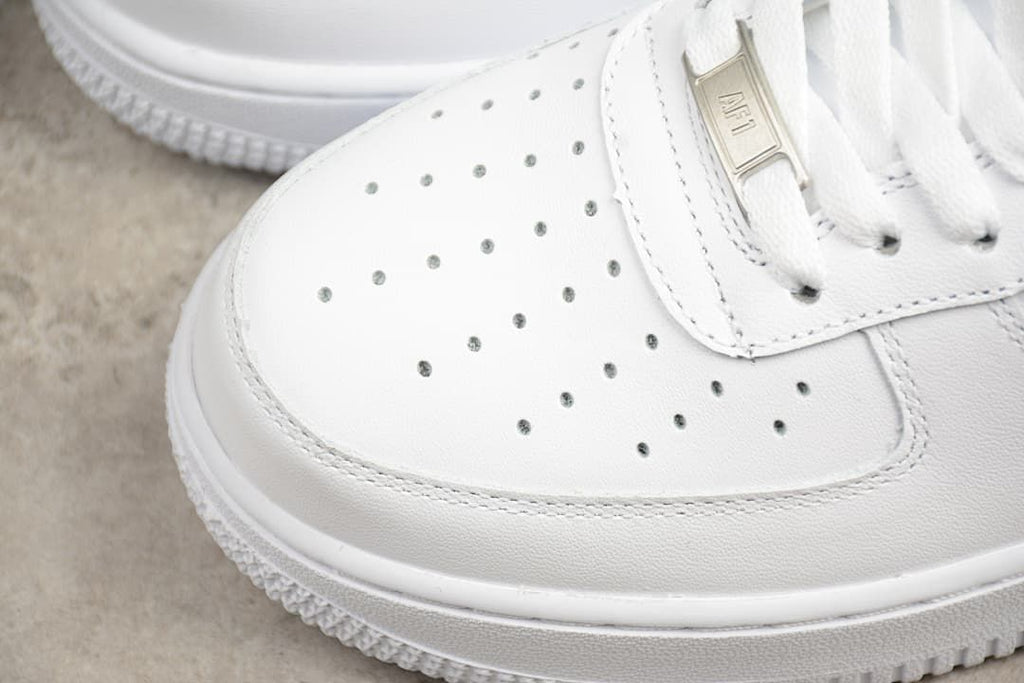 Perforated toe panel and stitched edges on the white sneaker.