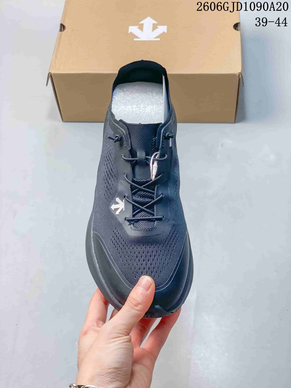 Front view of a dark gray Descente shoe with lace-style dial closure