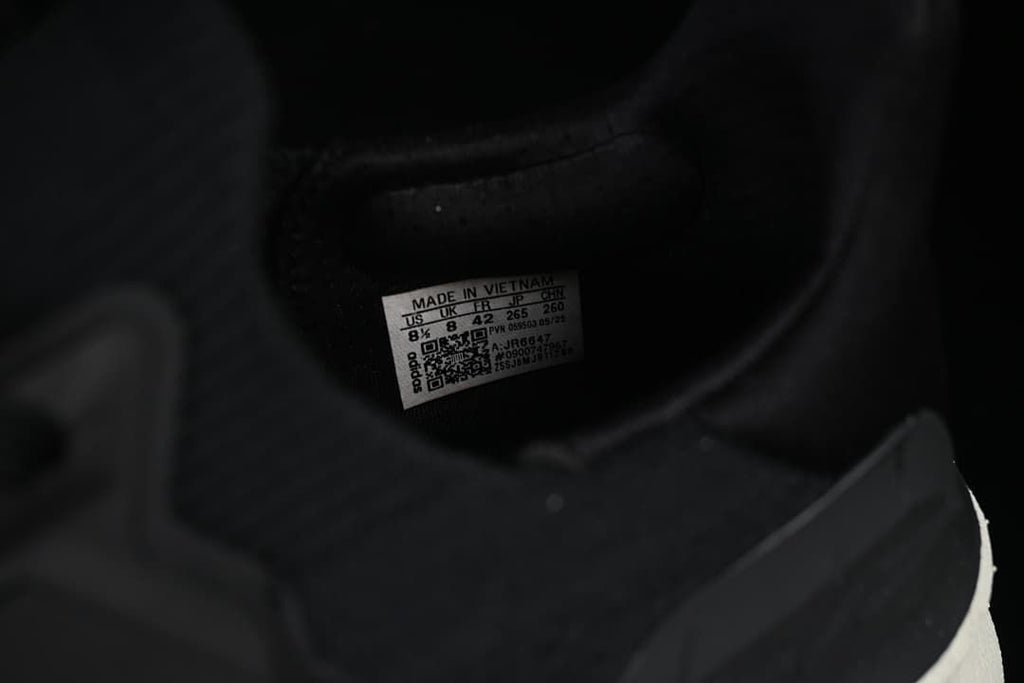 Inside label showing the photographed sample size and style information