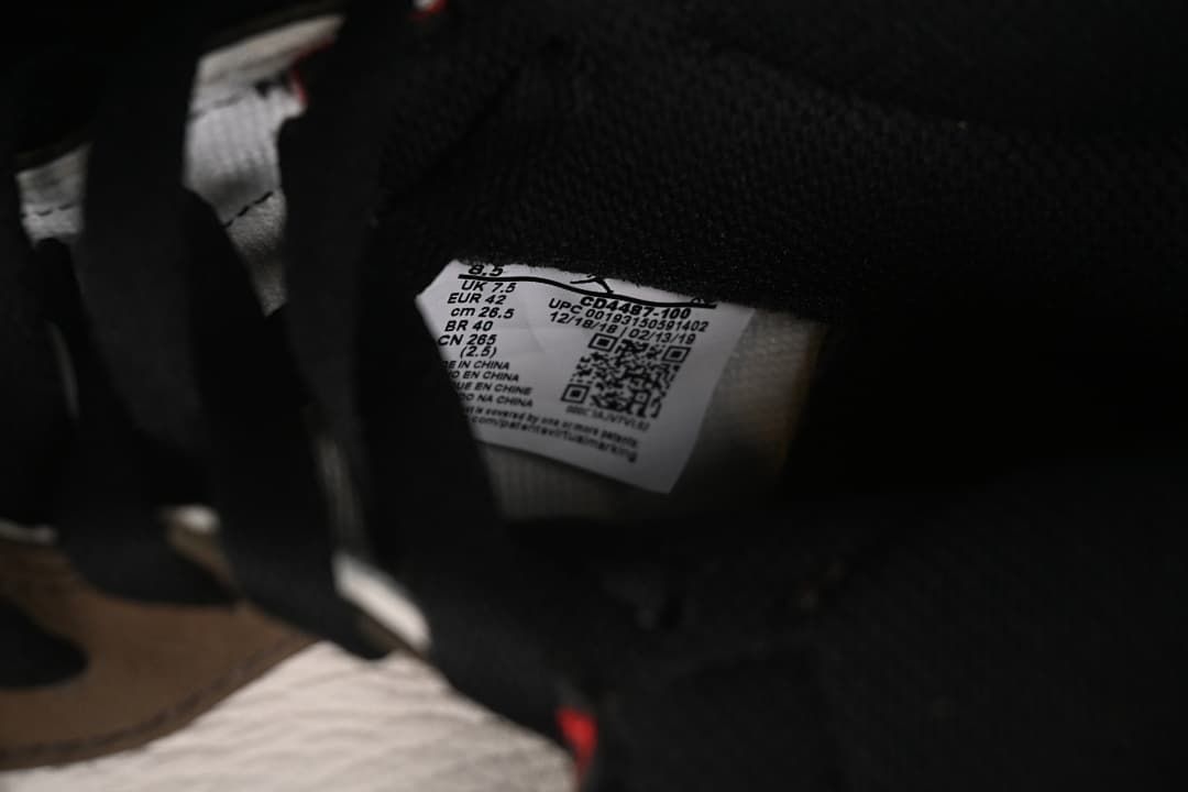 Close-up of the shoe's interior size label