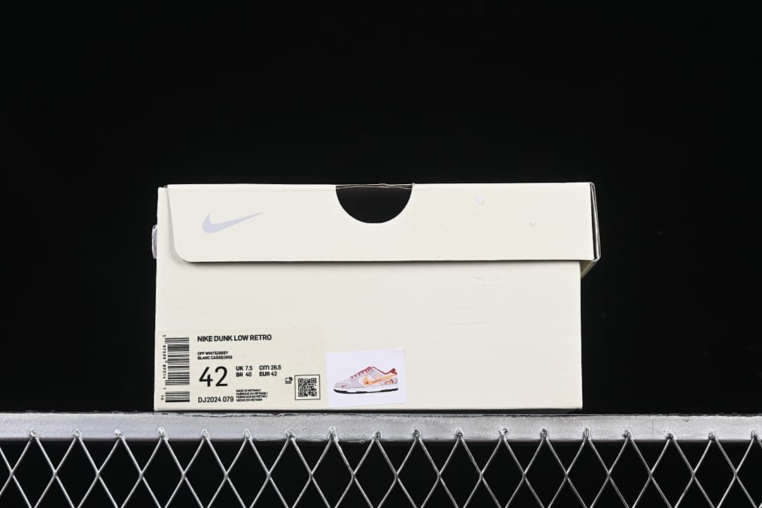 Shoebox label showing Nike Dunk Low Retro, style code DJ2024 079, and sample size 42