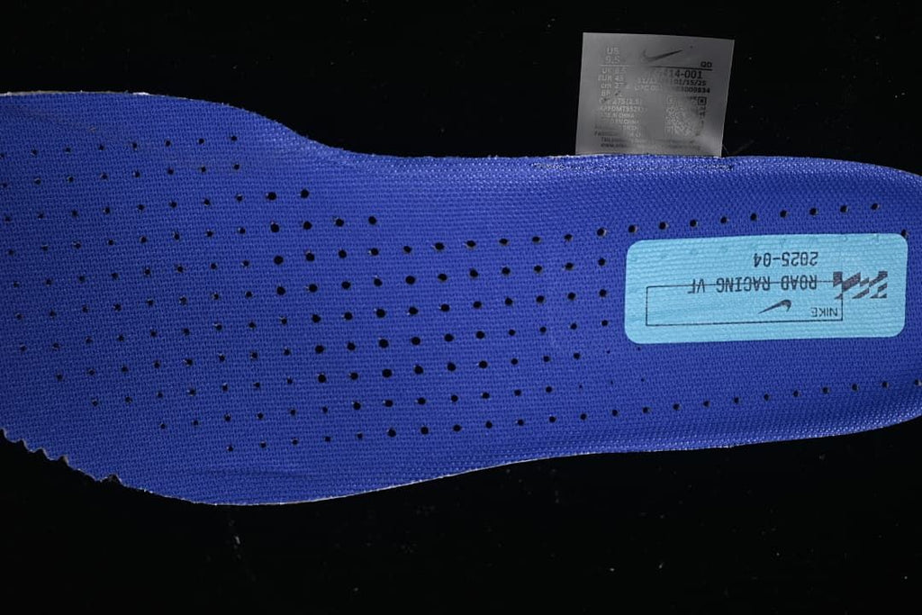 Blue perforated insole beside the shoe size label