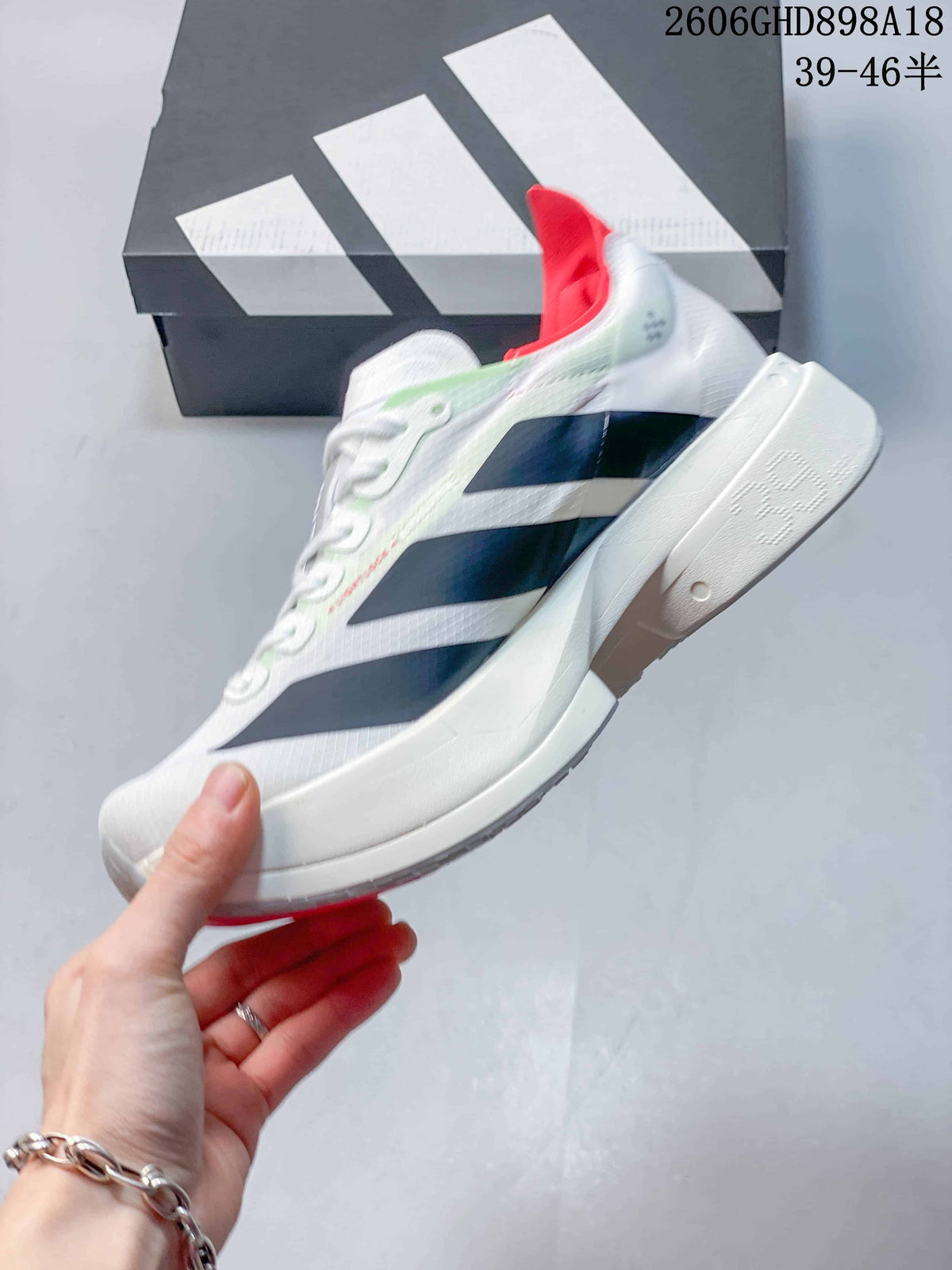 Side view highlighting the dark stripes, white upper, and thick sculpted sole; image overlay states sizes 39–46.5.