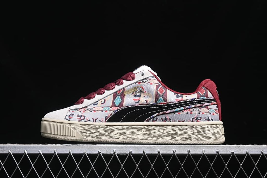 Side profile of the patterned sneaker with black formstrip and burgundy details