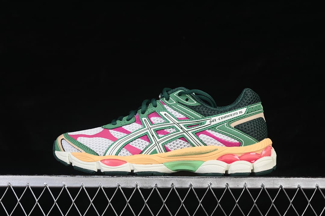Opposite side view showing GEL-CUMULUS 16 branding and multicolor panels