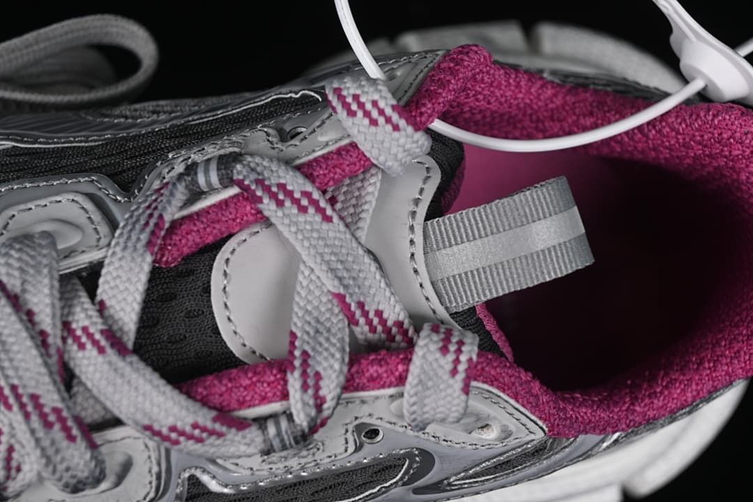 Close-up of the lace area, pull tab and pink lining