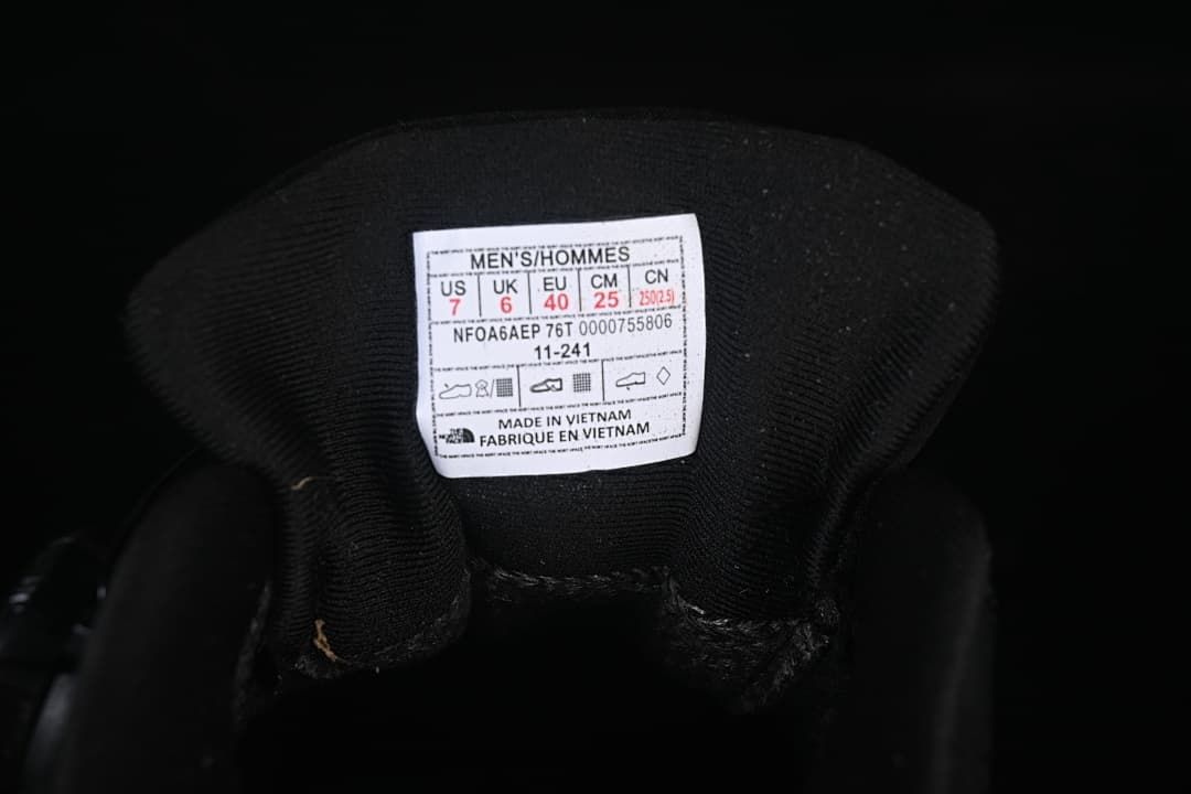 Tongue size label showing men's US 7, UK 6, EU 40, and CM 25.