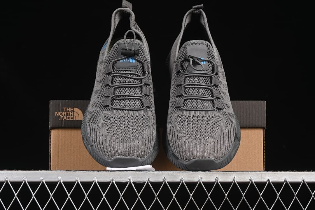 Front view of the pair displayed on the shoe box