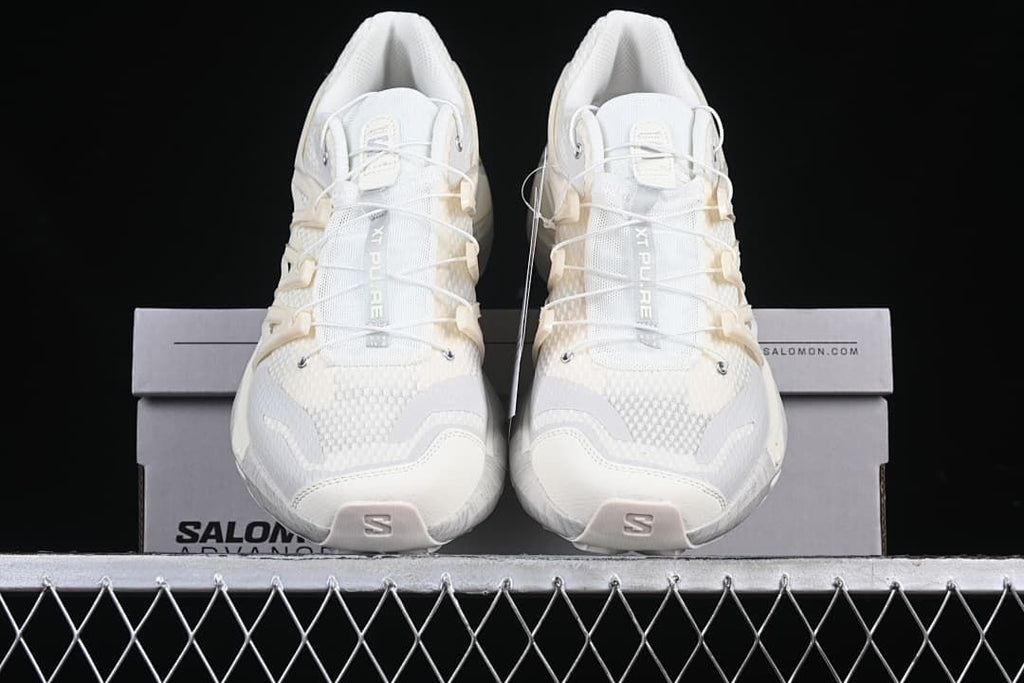 Front view of the pair on the shoe box