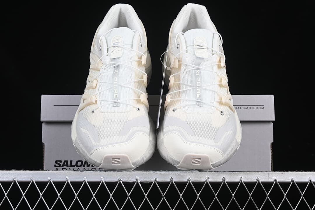 Front view of the pair on the shoe box