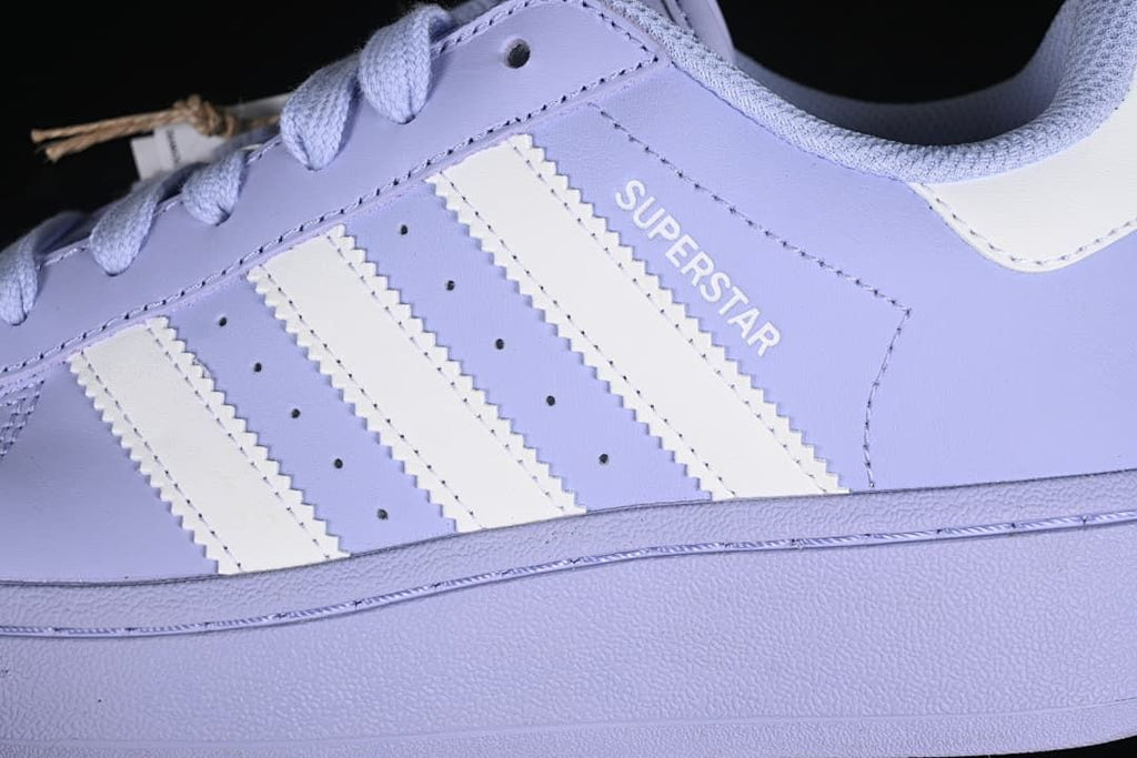 Close-up of the white side stripes and Superstar lettering