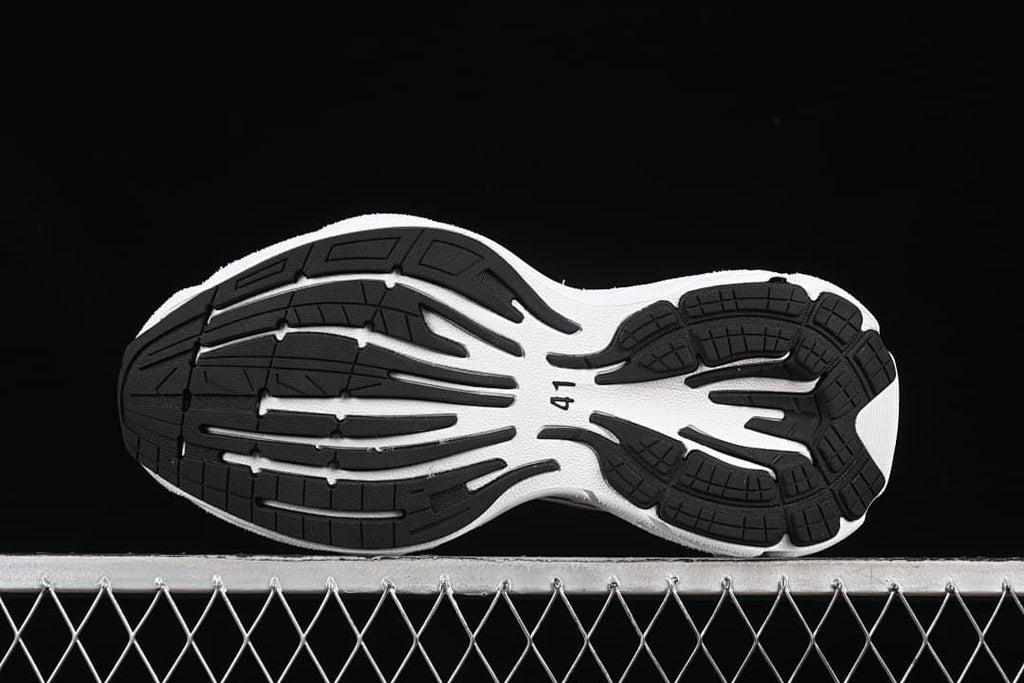 Underside view showing the black tread and size marking 41.