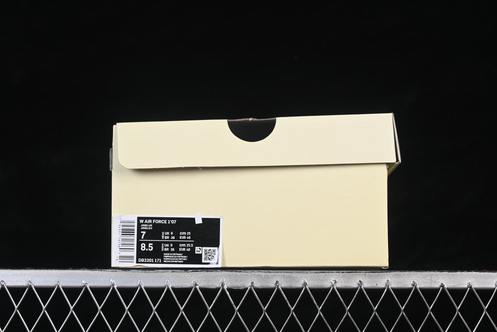 Shoebox label showing the W Air Force 1 '07 name, size markings, and style code DB3301-171