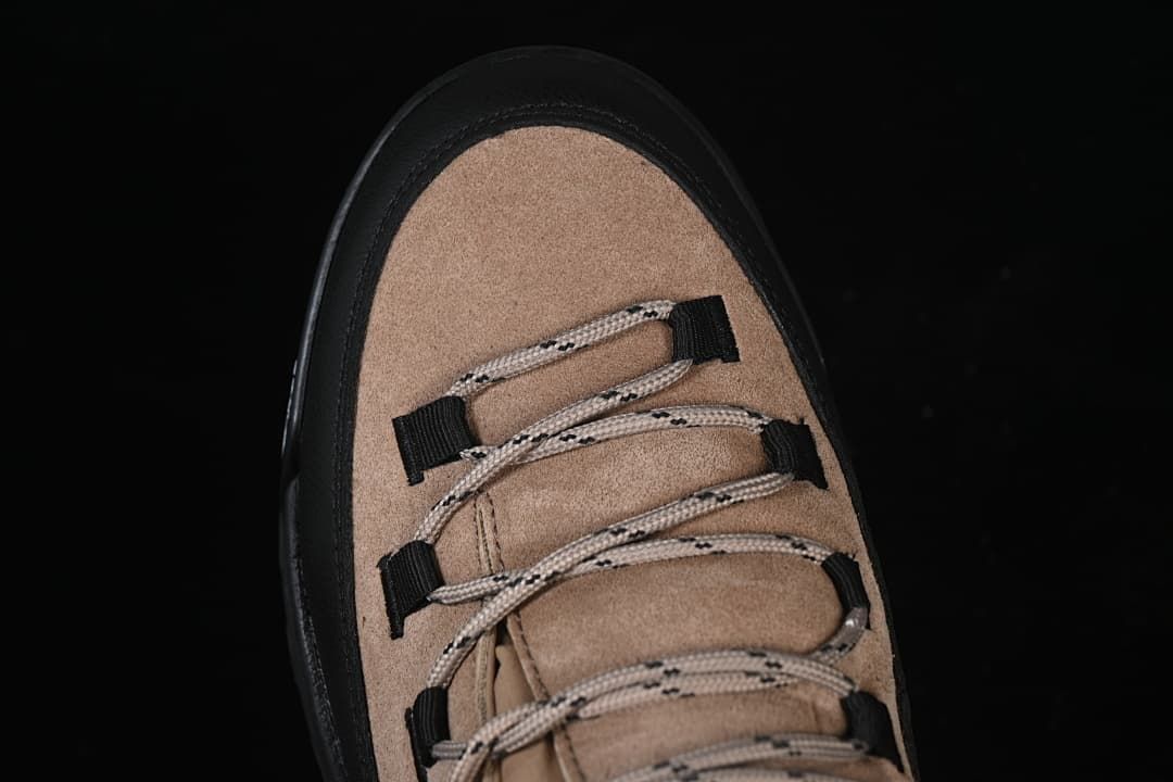 Top view of the boot's toe and lace arrangement