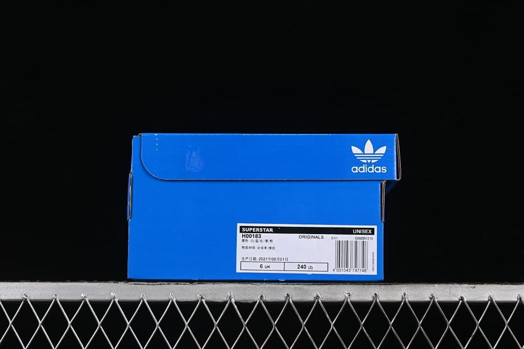 Blue shoe box with Superstar and H00183 label; box indicates UK size 6