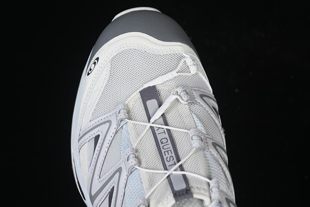 Top view of the toe, laces and XT-Quest tongue detail