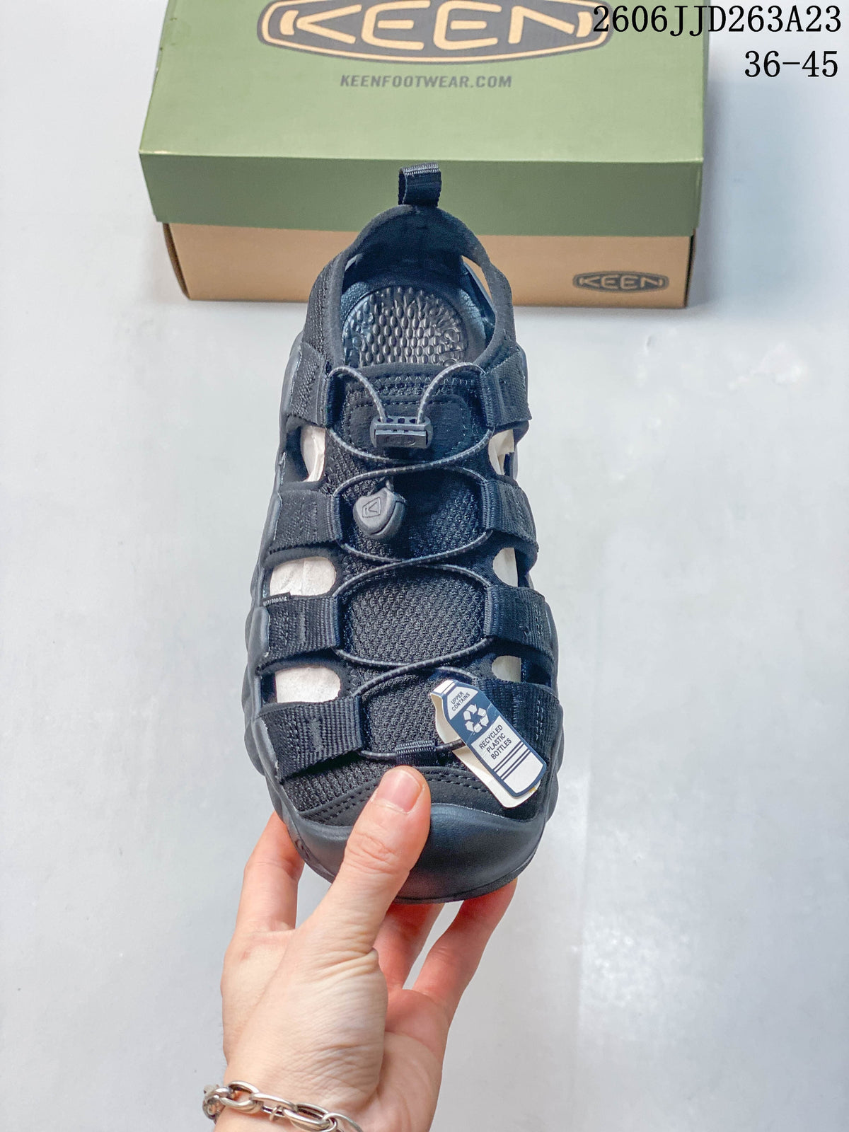 Top view showing the toe guard, open sides and toggle lacing