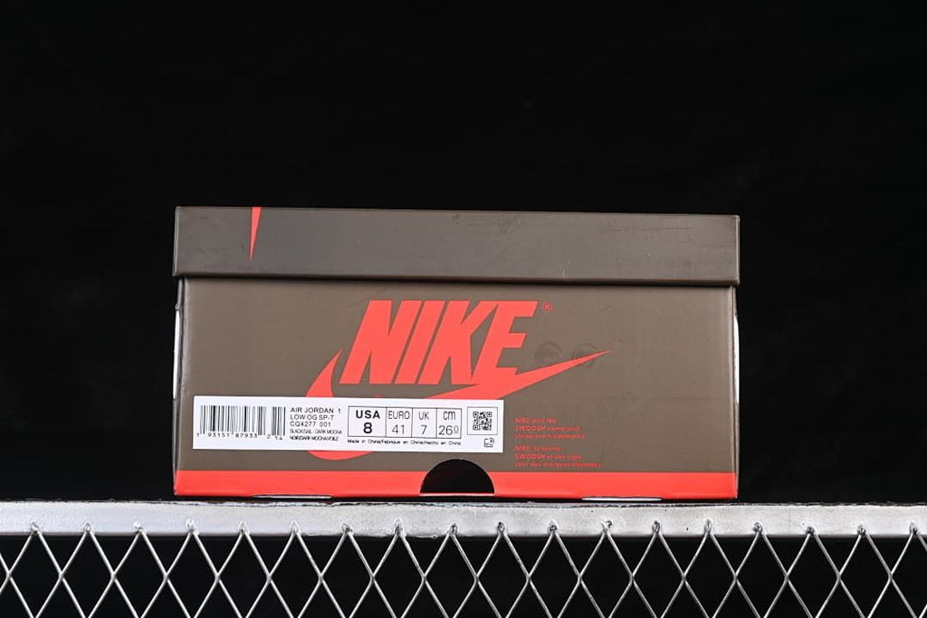 Shoe box label showing Air Jordan 1 Low OG SP-T and sample size details