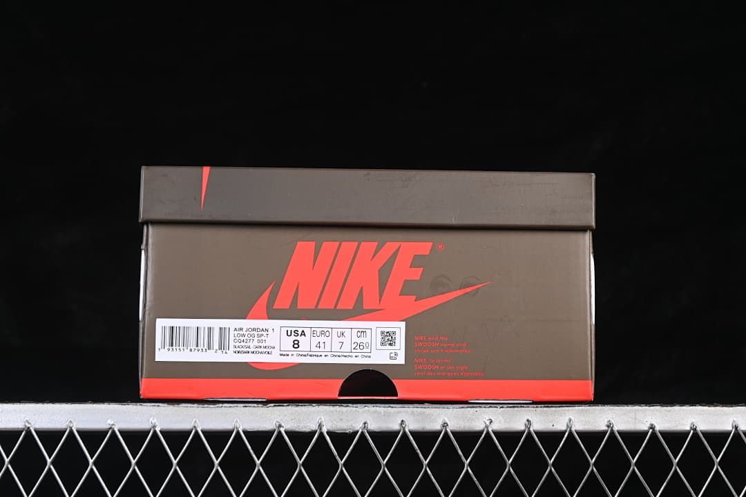 Shoe box label showing Air Jordan 1 Low OG SP-T and sample size details