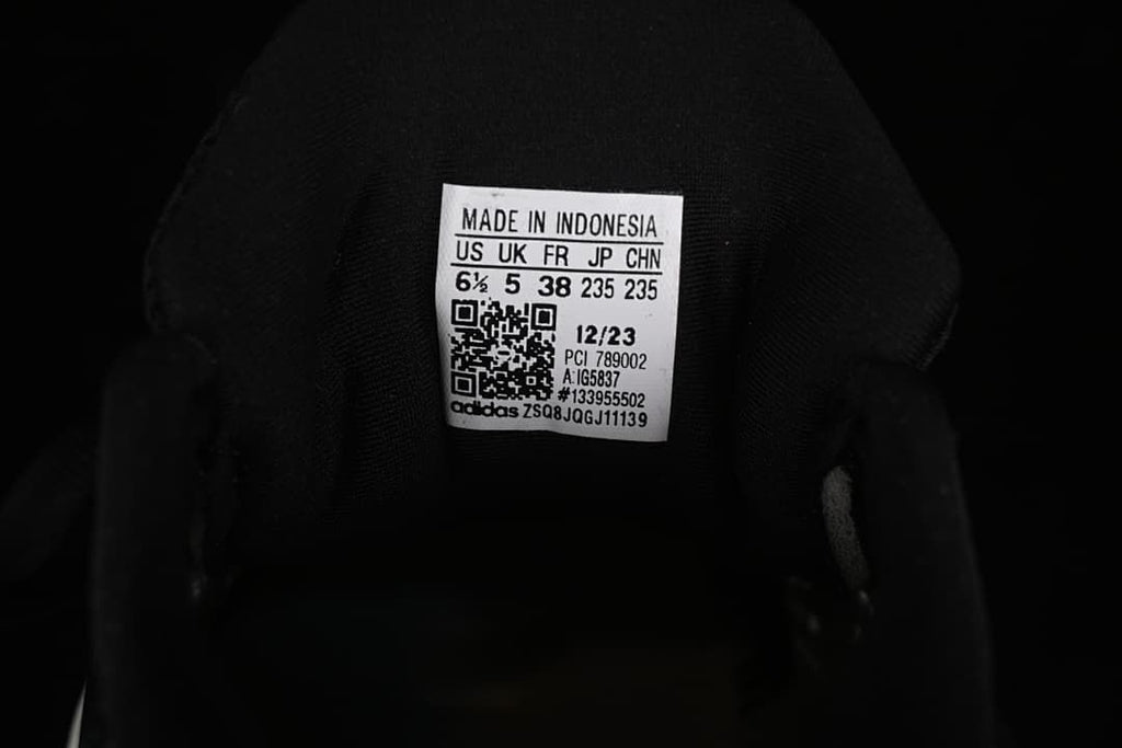 Interior shoe label showing size markings and style code IG5837.
