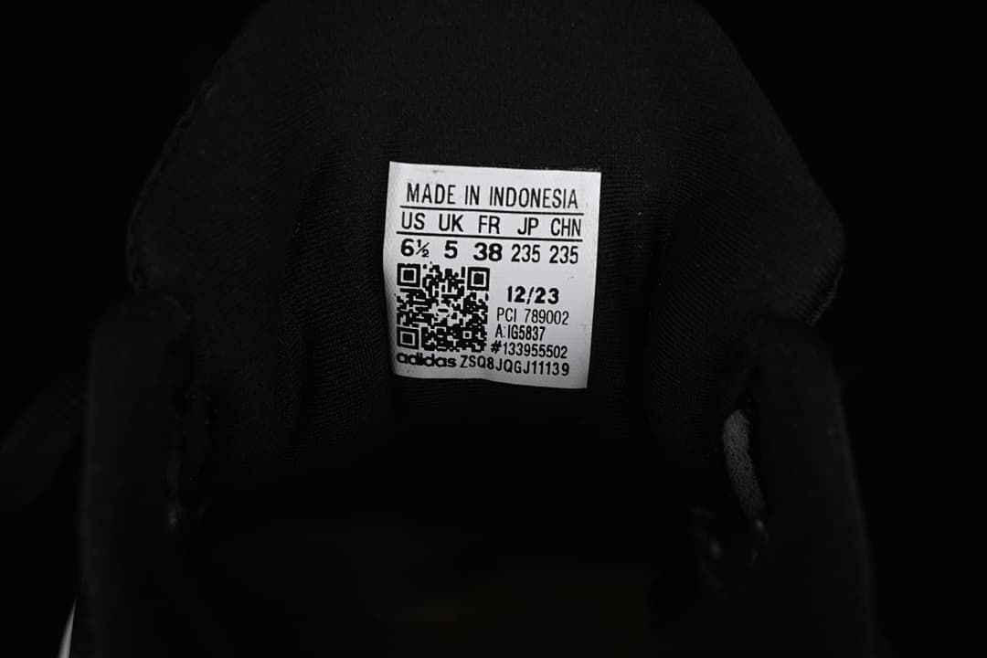 Interior shoe label showing size markings and style code IG5837.