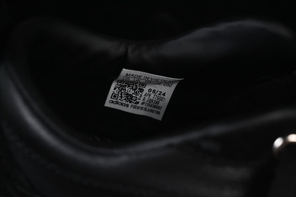 Interior size label showing size information and product markings