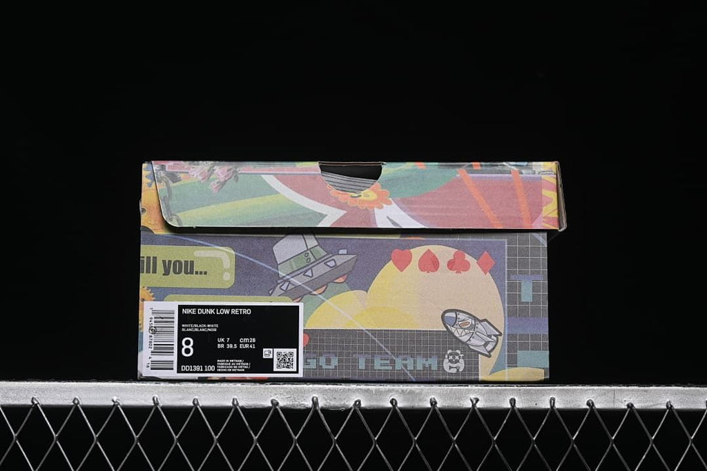 Shoebox label showing Nike Dunk Low Retro, style code DD1391-100, and sample size details