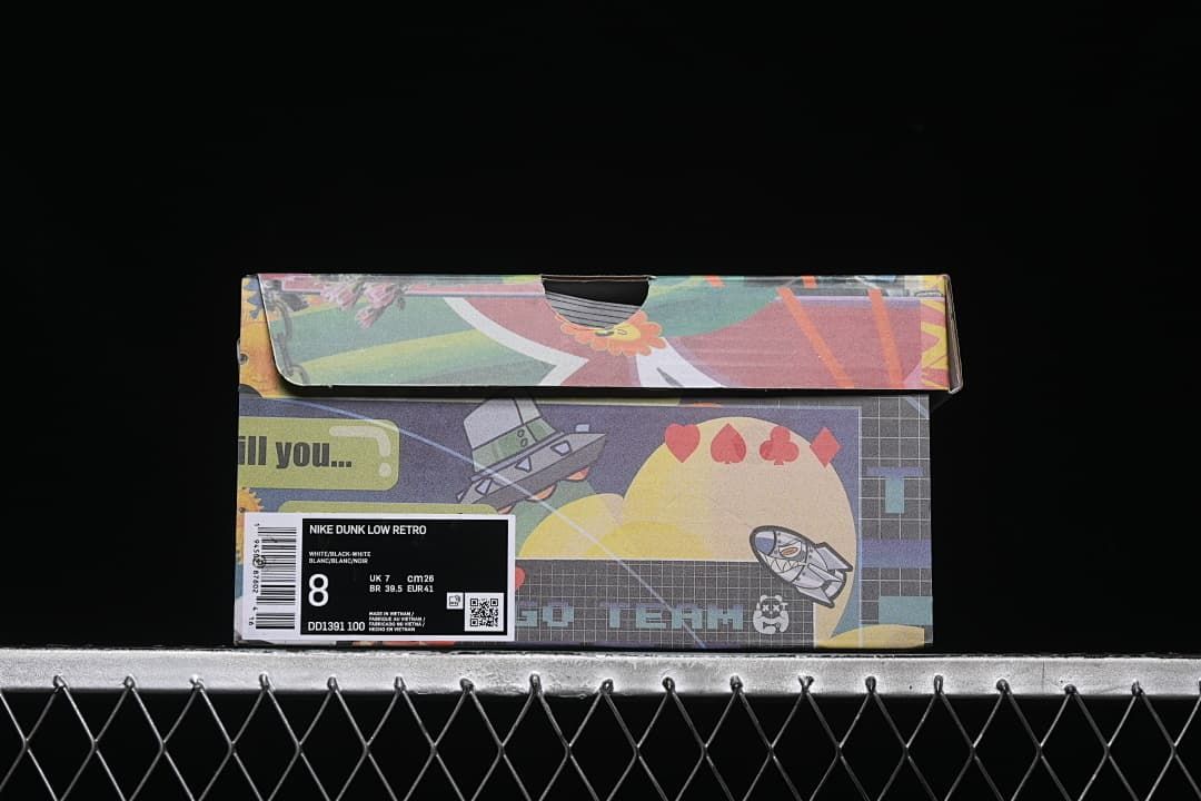 Shoebox label showing Nike Dunk Low Retro, style code DD1391-100, and sample size details