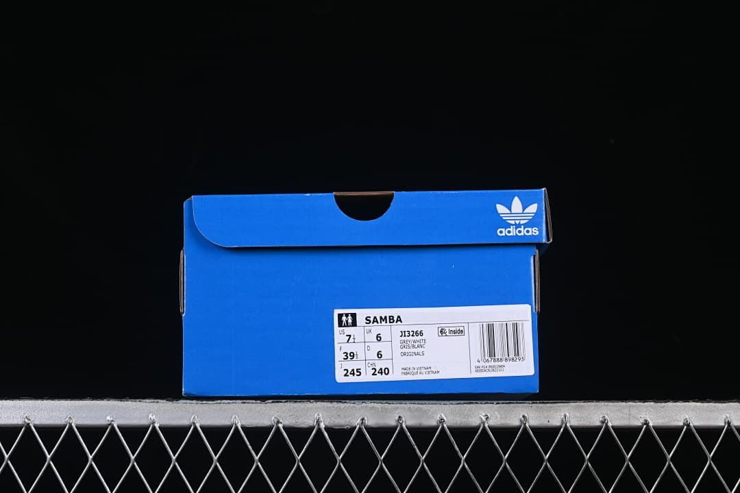 Samba JI3266 shoe box label with a photographed EU size of 39 1/3