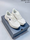 White DESCENTE low-top running shoes displayed on a branded shoe box