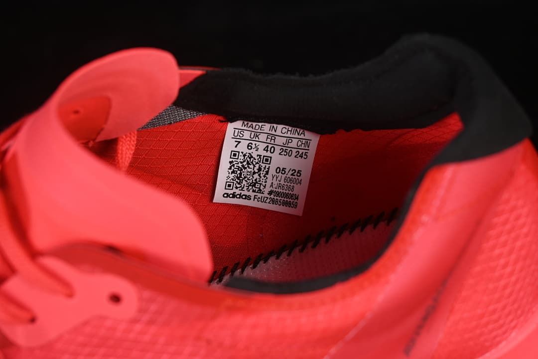 Inside shoe label showing US 7, UK 6.5, EU 40, and JP 250 sizing