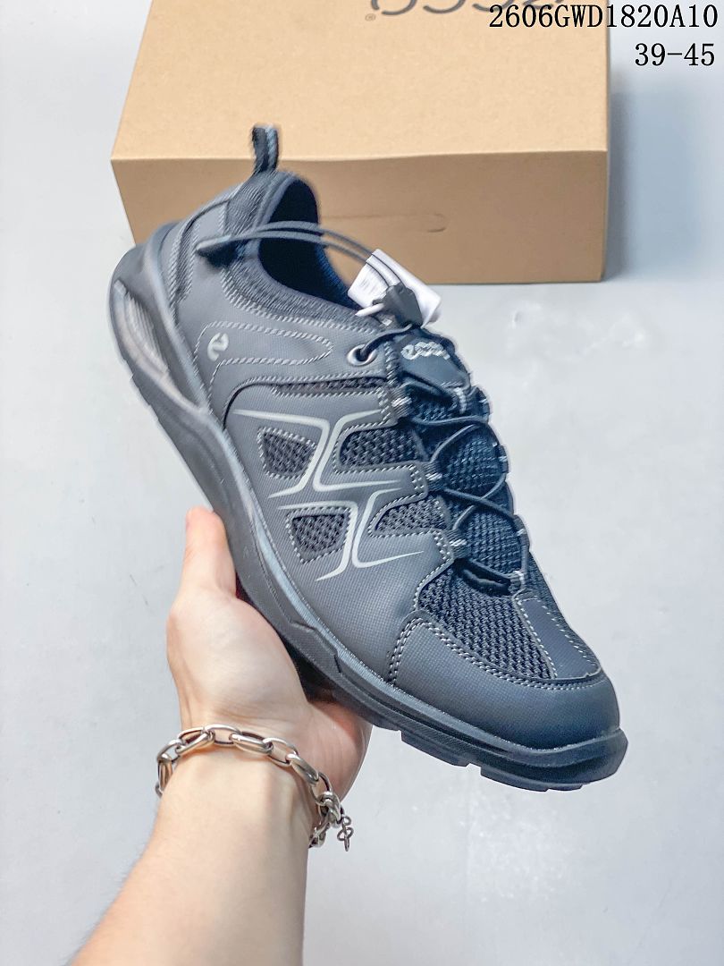 Angled side view of the grey sneaker showing its mesh-panel upper and pull tabs; image shows style code 2606GWD1820A10 and a 39–45 size range.