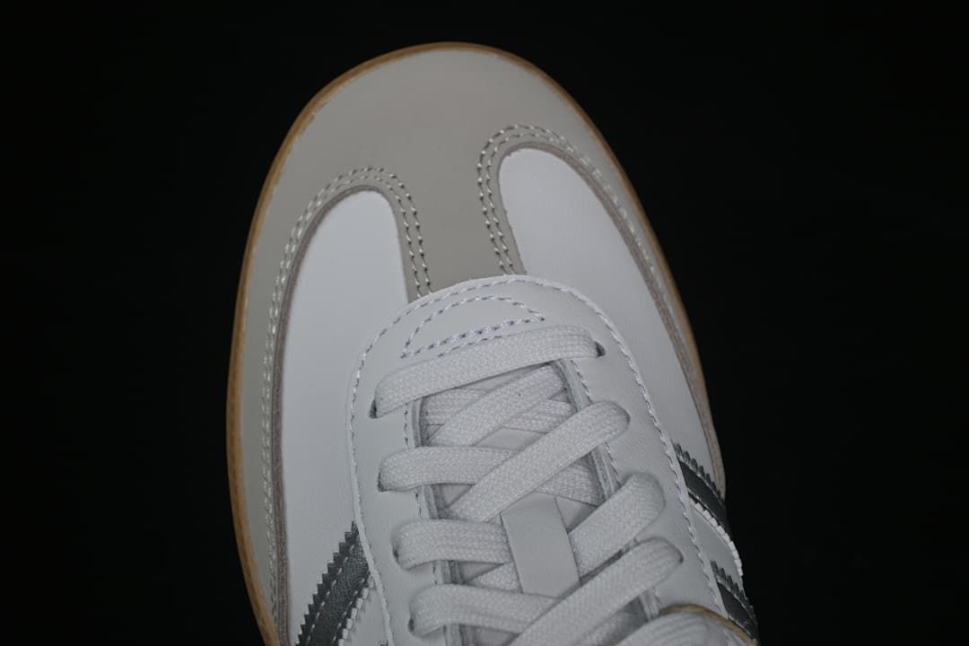 Top view of the toe and lace area