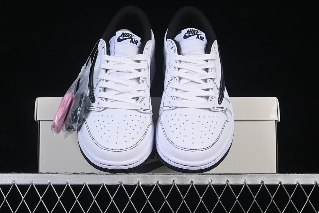 Front view of the pair with perforated toes and an extra lace pack alongside.