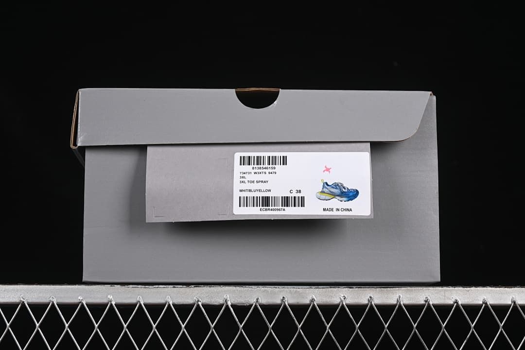 Shoe box label showing style W3XTS 9479, color White/Blue/Yellow, and size 38