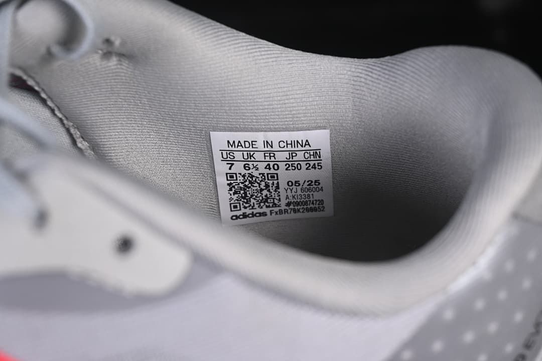 Interior size label showing US 7, UK 6½, EU 40, JP 250, and CHN 245