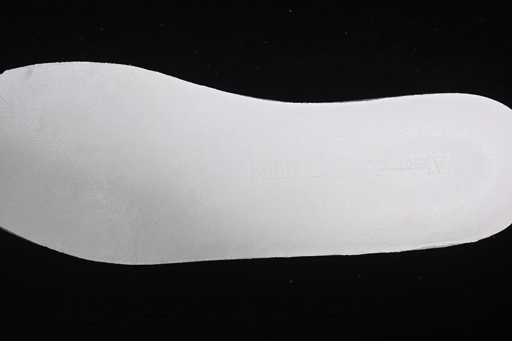 Close-up of the white insole.