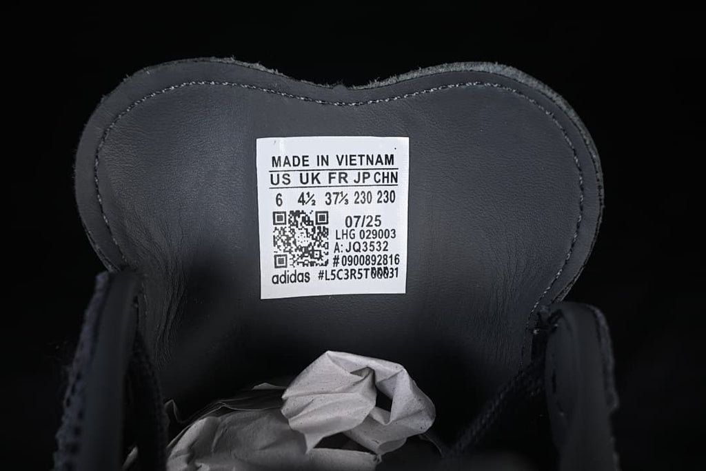 Tongue size label showing US 6, UK 4½, EU 37⅓ and 230 millimeters, with style code JQ3532
