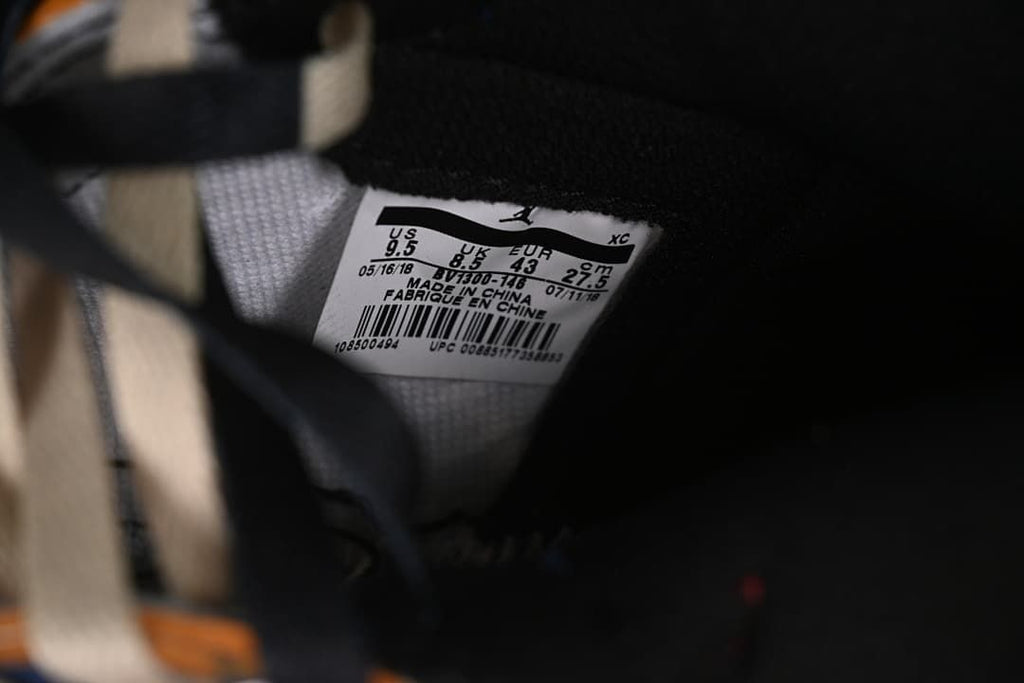 Interior size label showing US 9.5, UK 8.5, EUR 43, and CM 27.5