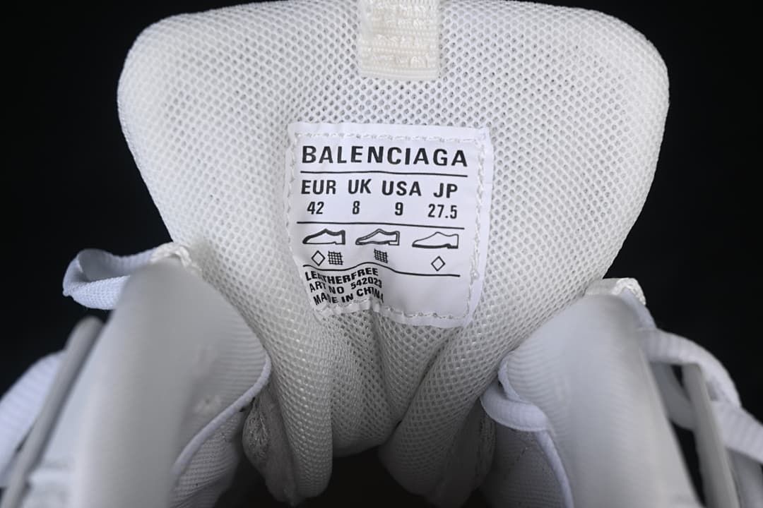 Tongue size label showing EU 42, UK 8, US 9, and JP 27.5